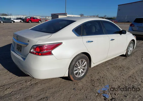 2015 Nissan Altima 2.5 S z USA, uszkodzony, nr VIN 1N4AL3AP1FC454859
